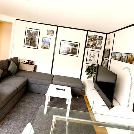Themed Flat Near Zoo *